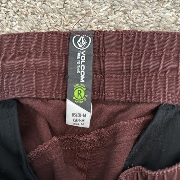 Volcom elastic Shorts - Picture 3 of 3